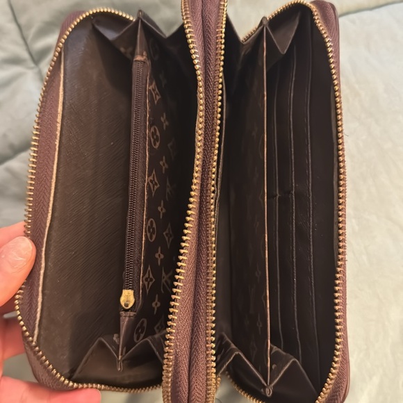 Louis Vuitton Clutch - Picture 4 of 4